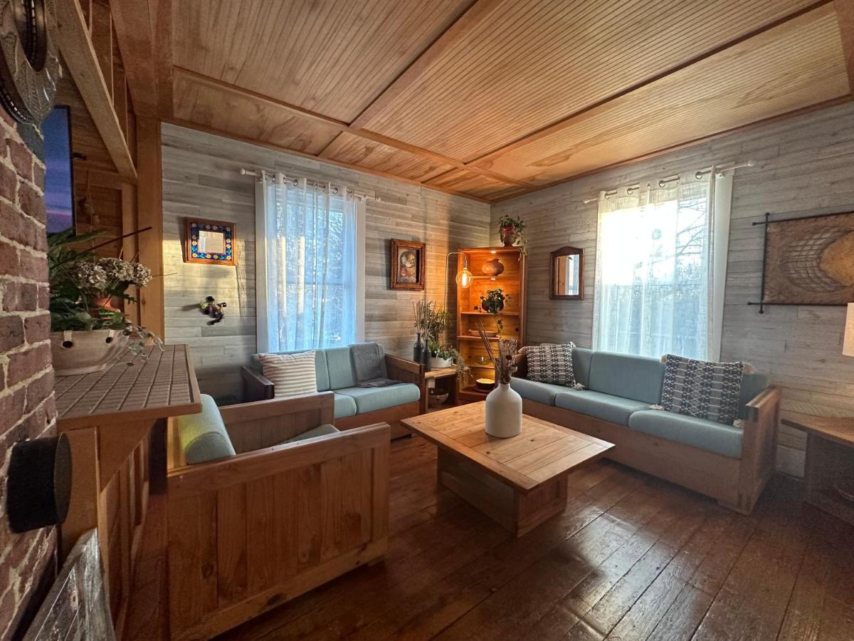 Retreat Near Beaches Gloucester